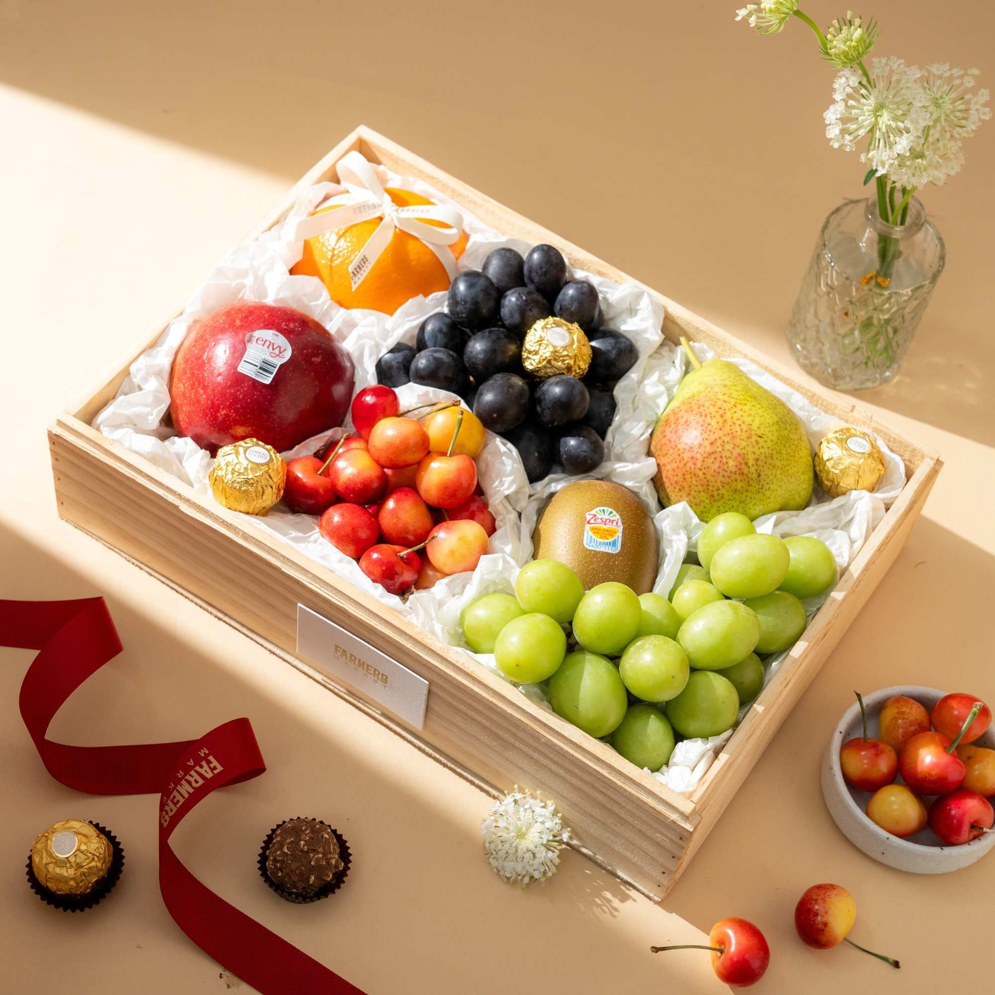  Hộp Quà Trái Cây Hỗn Hợp Và Socola Thanh Lịch 