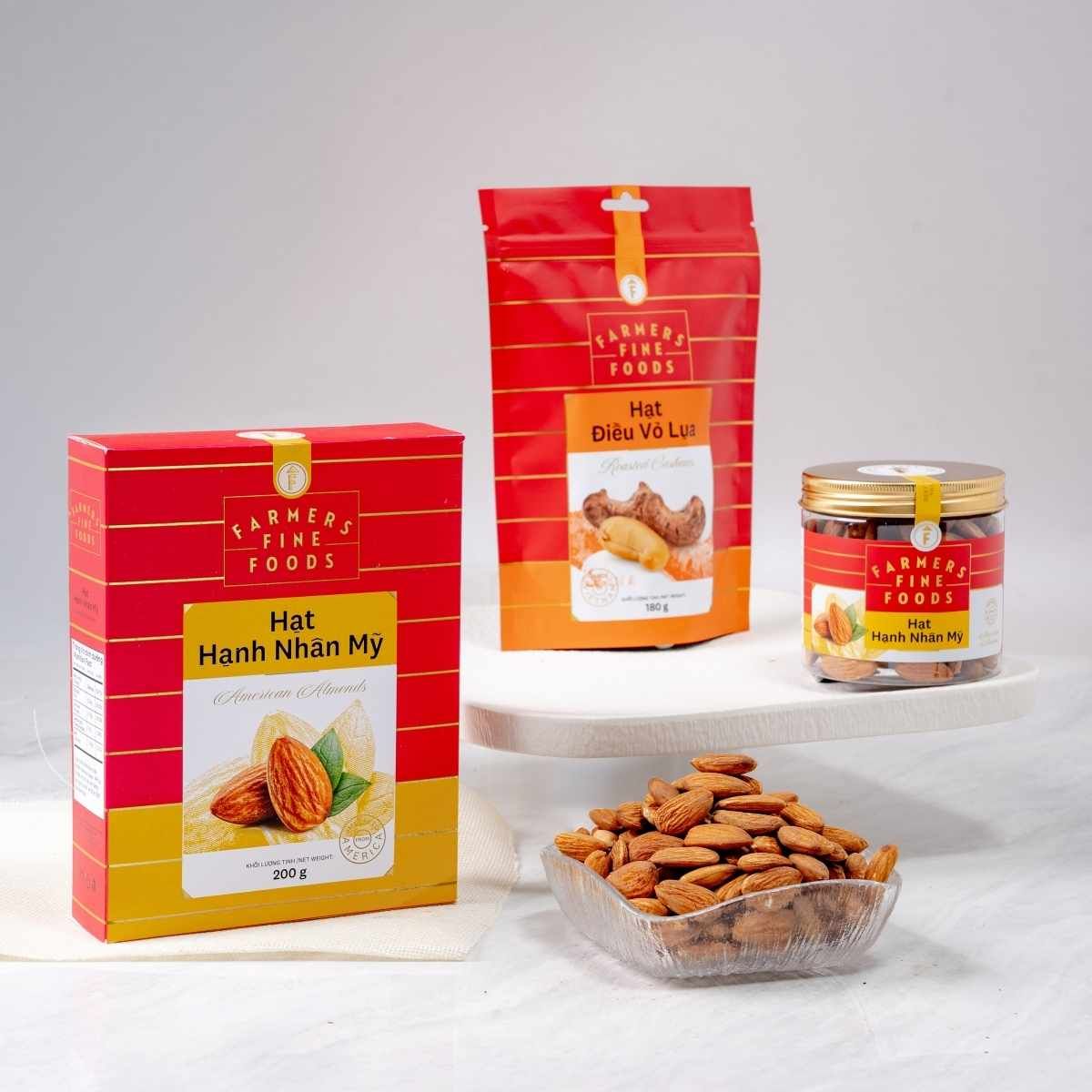  Hạt hạnh nhân mỹ Farmers Fine Foods 200G (hộp) 