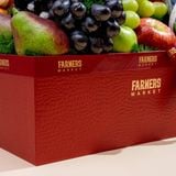  Hộp Quà Trái Cây Và Hoa Ecuador Đỏ Thanh Lịch 