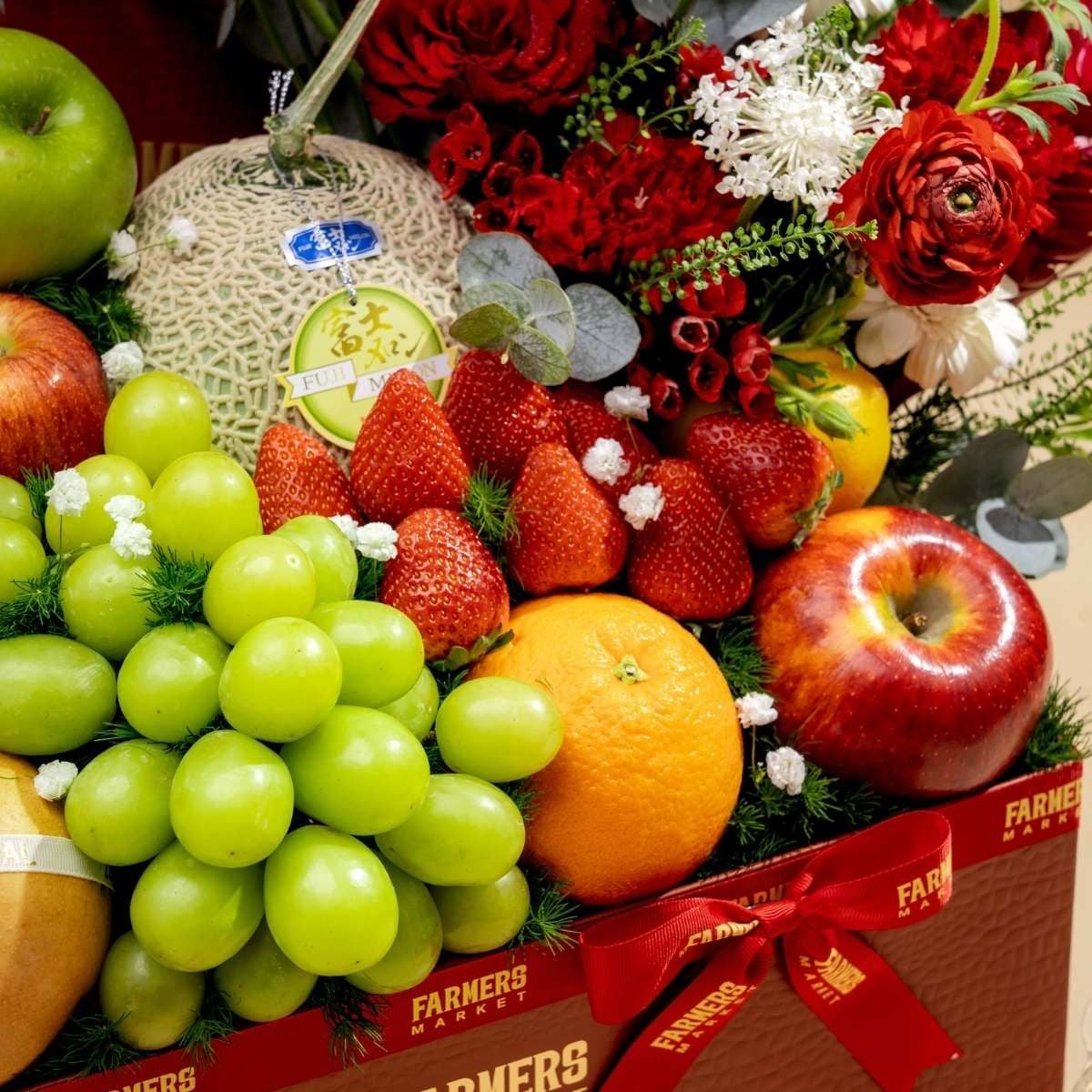  Hộp Quà Trái Cây Và Hoa Tone Đỏ Sang Trọng 