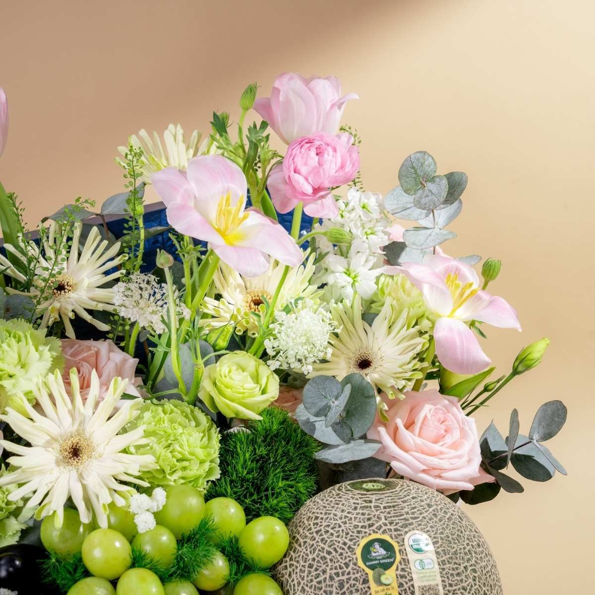  Hộp Quà Trái Cây Và Hoa Tulip Hồng Cao Cấp 