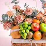  Giỏ Quà Trái Cây Và Hoa Tone Vàng Cam Thanh Lịch 
