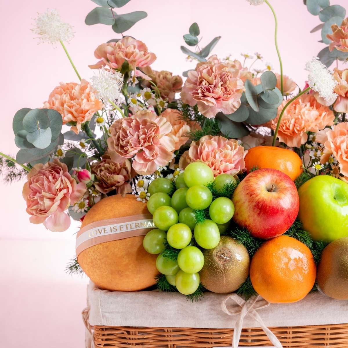  Giỏ Quà Trái Cây Và Hoa Tone Vàng Cam Thanh Lịch 