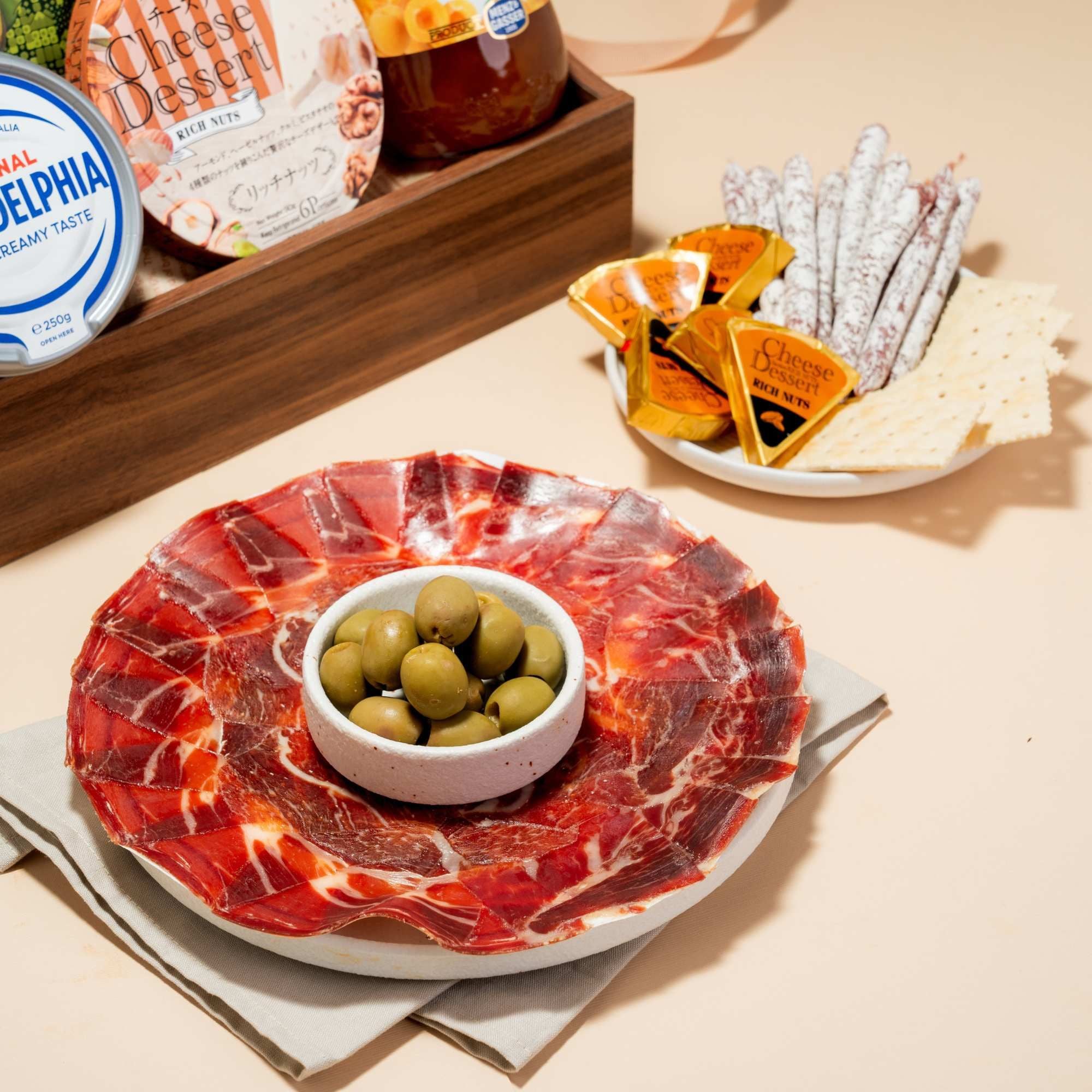  Sip & Savor Wooden Tray / Khay Thịt Nguội và Rượu Vang Thượng Hạng 