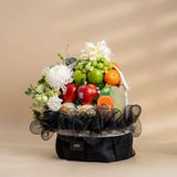  Giỏ Trái Cây Và Cúc Mẫu Đơn Trắng Tone Đen Tinh Tế 