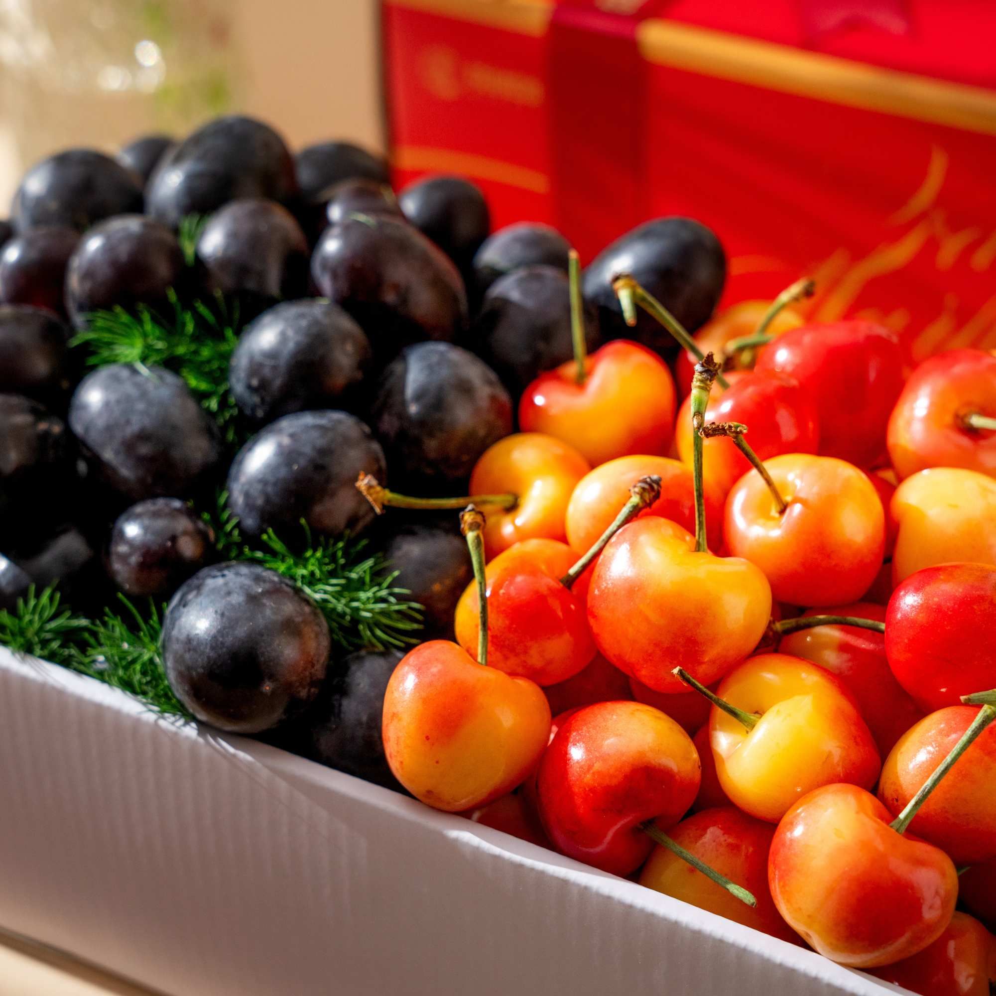  Thùng Cherry Vàng Và Nho Đen 1Kg 
