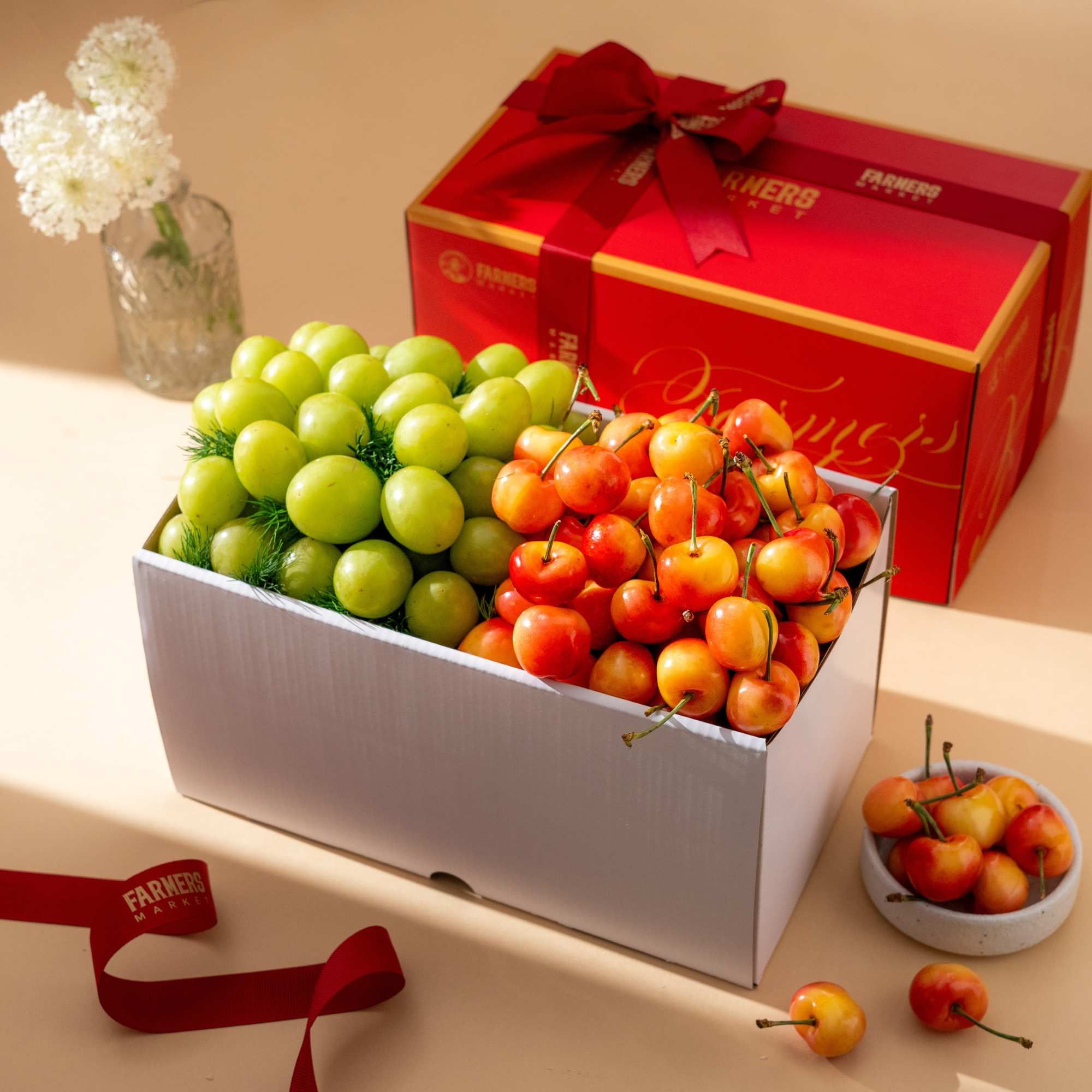  Thùng Cherry Vàng Và Nho Xanh 2Kg 