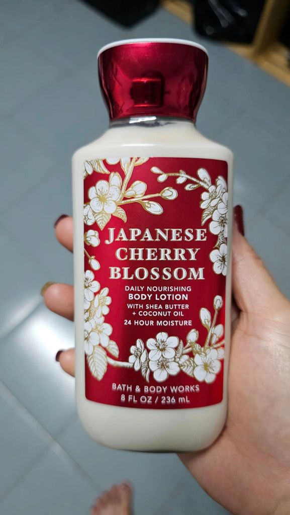 Dưỡng thể BATH and BODY WORKS Japanese Cherry Blossom 236ml