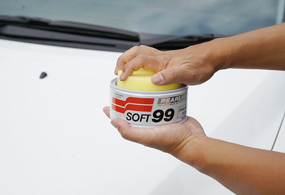 Sáp Phủ Bóng Sơn Xe Ô Tô Màu Ngọc Trai Và Ánh Kim - Pearl & Metallic Soft Wax Soft99 - Made in Japan | W-4