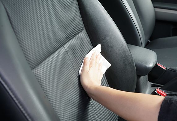 Khăn ướt vệ sinh ghế da - Leather Seat Cleaning Wipe | Soft99 - Made in Japan | L-9