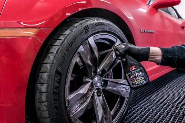 Dung Dịch Vệ Sinh Mâm Xe và Thân xe Ô Tô - Iron Terminator | Soft99 - Made in Japan | L-49