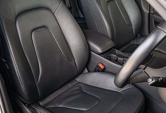 Vệ Sinh Da Ghế Xe Ô Tô dạng xịt - Leather Seat Cleaner | Soft99 - Made in Japan | L-13