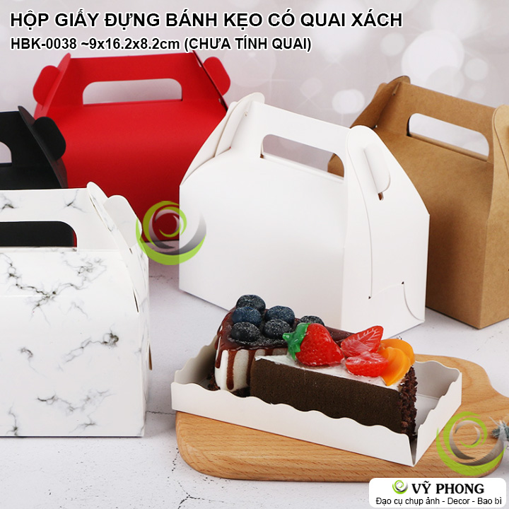 Hộp bánh kẹo giấy Kraft / giấy trắng sẽ khiến bạn phải nhìn ngắm mãi không thôi. Với thiết kế đẹp mắt và chất liệu bền chắc, sản phẩm này sẽ khiến cho bất cứ ai cũng muốn mở ra và thưởng thức.