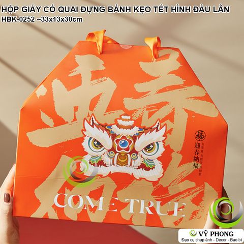  HỘP GIẤY CÓ QUAI CAO CẤP ĐỰNG QUÀ TẾT IN NHŨ VÀNG HÌNH LÂN SƯ HAPPY NEW YEAR ĐỰNG BÁNH KẸO TÂN XUÂN NĂM MỚI HBK-0252 