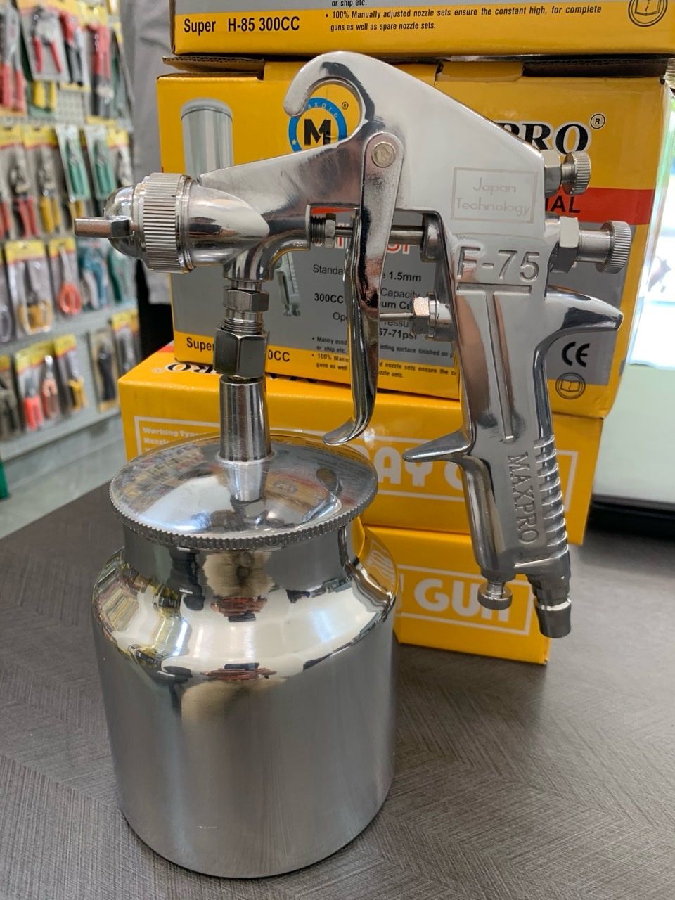 Súng phun sơn Maxpro JP F75 G- 750cc (bình dưới)
