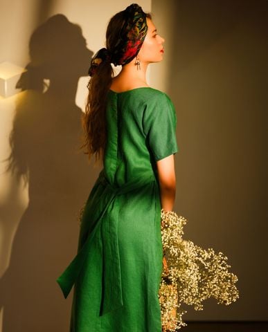Đầm suông cổ tim linen vải lanh xanh lá đầm suông chữ A dài qua gối váy đầm thiết kế đẹp | Thiết kế thời trang thiết kế Hity