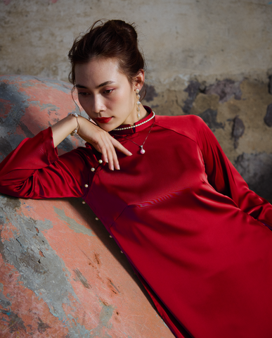 Áo dài lụa satin tay raglan cổ điển màu đỏ Tết | Thời trang bền vững Hity