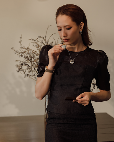 Áo ôm thắt eo peplum tweed đen phối chân váy đồng bộ | Thời trang bền vững Hity