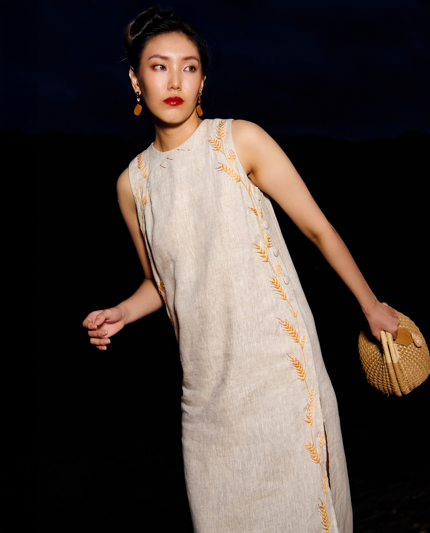  Đầm Linen Thêu Tay Dĩnh DRE223 