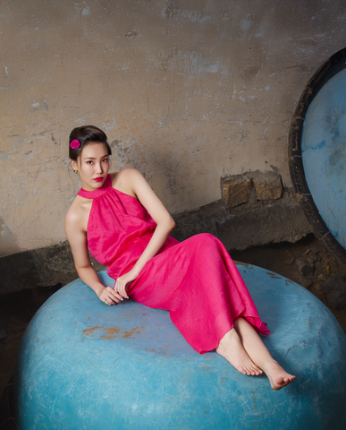 Đầm maxi cổ yếm halterneck linen vải lanh hồng sen fuschia | Thời trang bền vững Hity