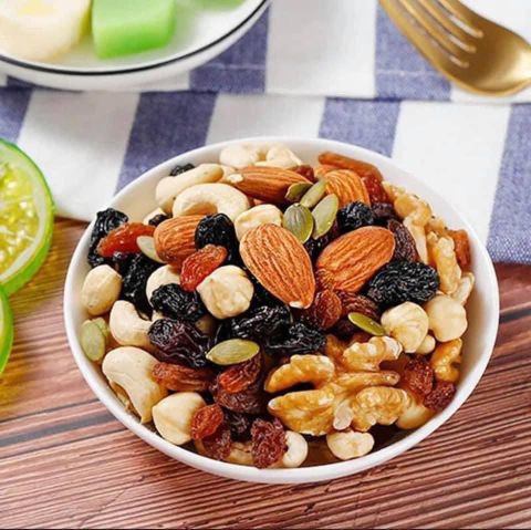 NGŨ CỐC DAILY NUTS THÙNG 600g 30 gói