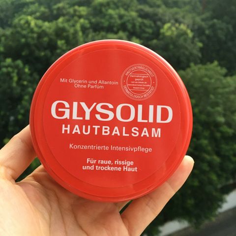 Sản phẩm đặc trị chữa nứt gót chân, á sừng Glysolid Hautbalsam Đức