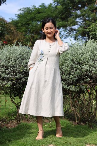  Đầm Linen Nữ Thêu Hoa Xanh 