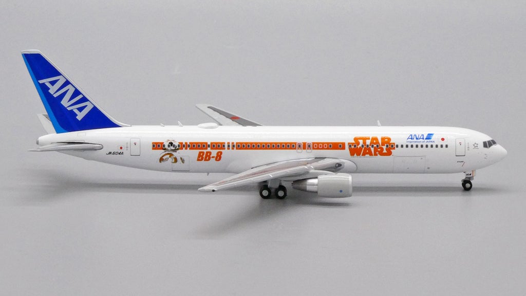 ❶　1/400　ANA　B767-300ER JA604A　R2D2・BB8塗装 ➀ 1/400 ANA B767-300ER JA604A R2D2・BB8塗装 - メルカリ
