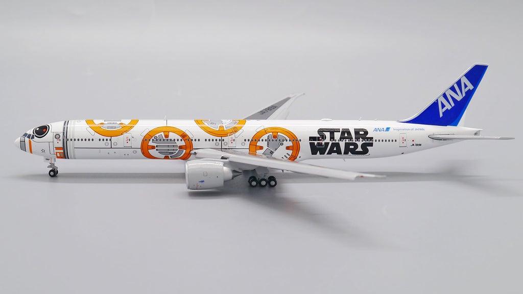 ANA Boeing 777-300ER Flaps Down JA789A Star Wars BB-8 JC Wings 1