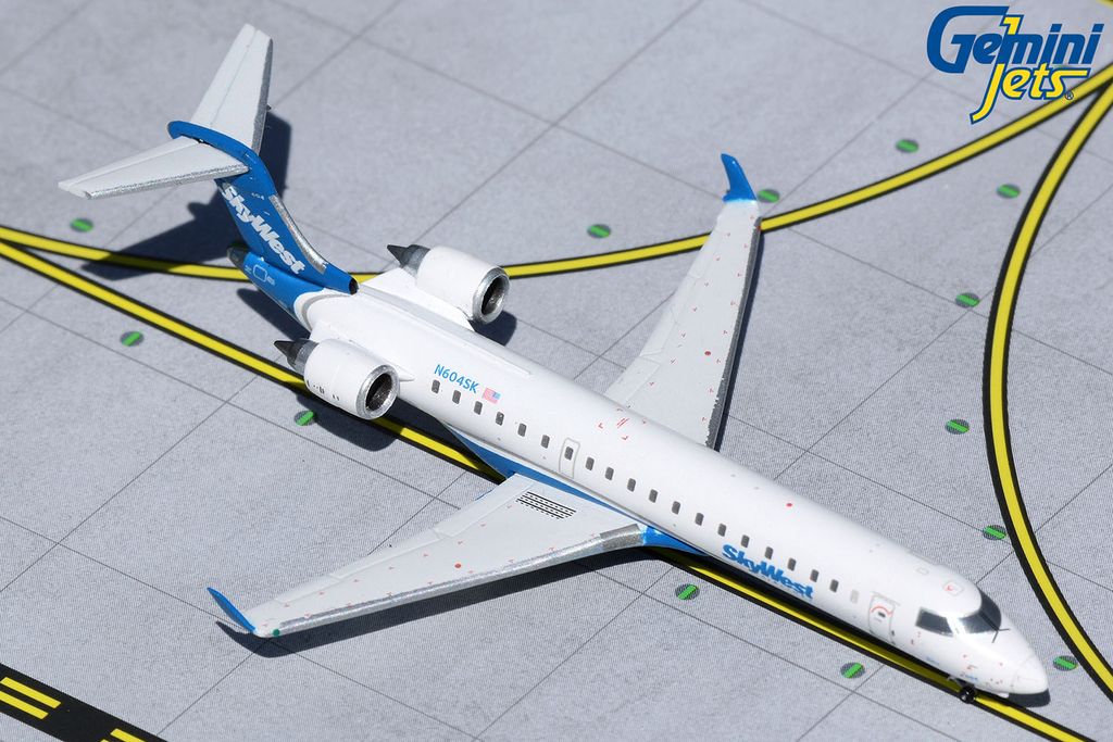 SkyWest Airlines Bombardier CRJ700 N604SK GeminiJets 1:400 GJSKW1265