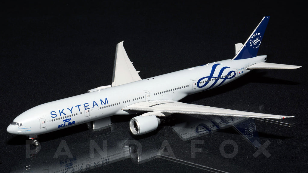 1/400【PHOENIX】日本航空 B777-300ER サムライブルー塗装機 1/400 B777-300ER JAL サムライブルー 応援ジェット2号機 JA740J