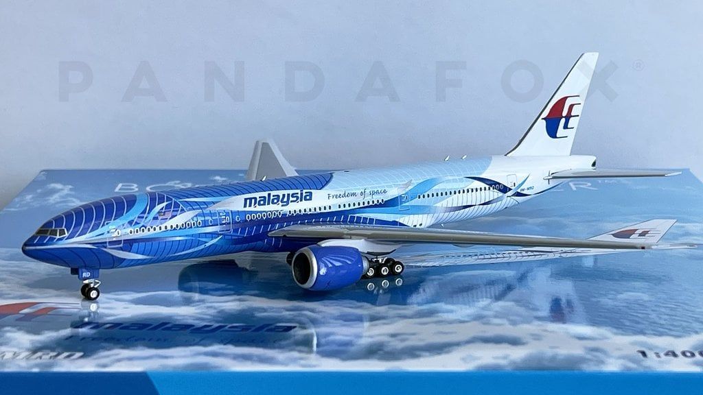 Malaysia Airlines Boeing 777-200ER 9M-MRD Freedom Of Space Phoenix 1:400 PH4MAS2119 04365