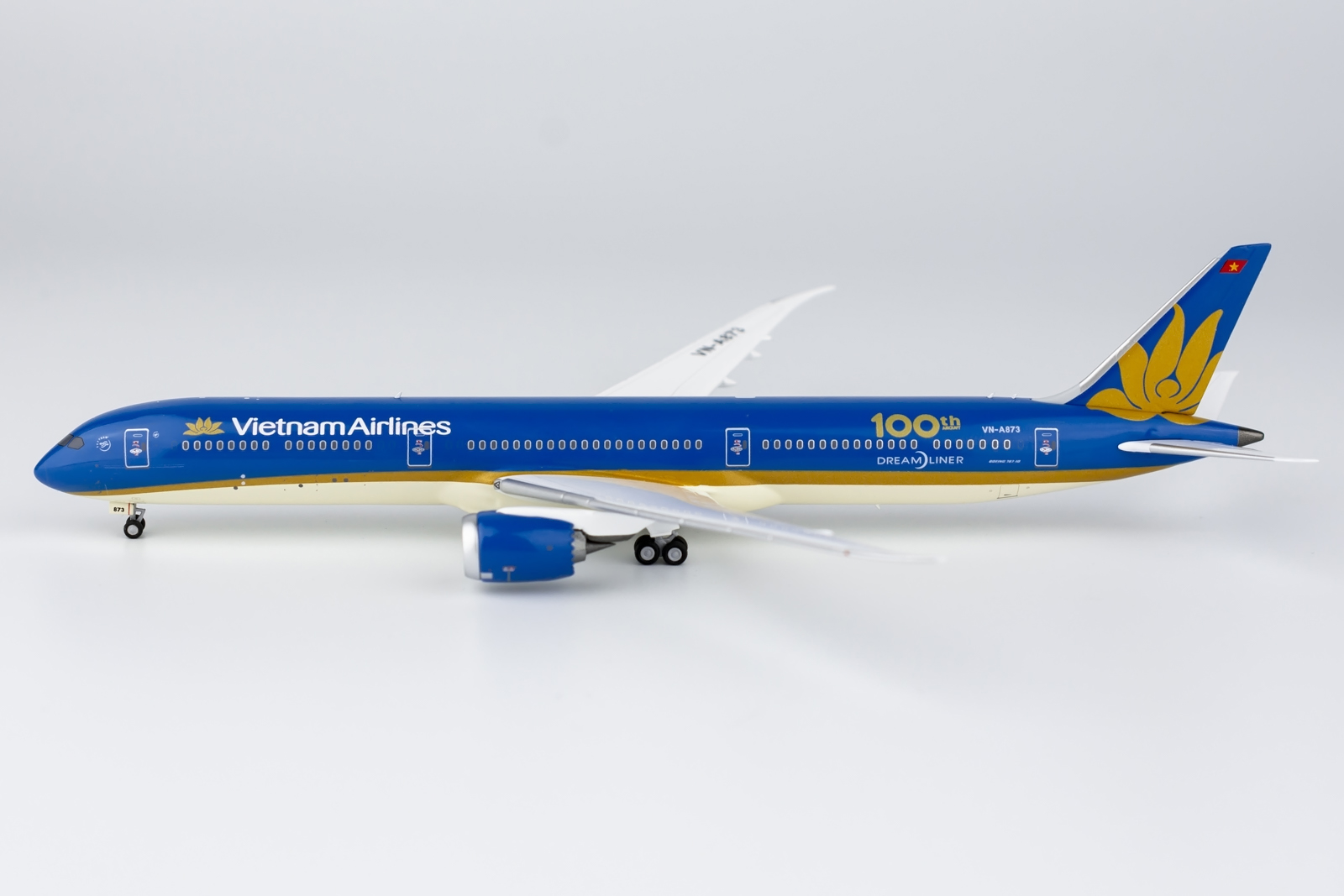 Mô hình máy bay Airbus A330 VietNam Airlines Everfly 16cm