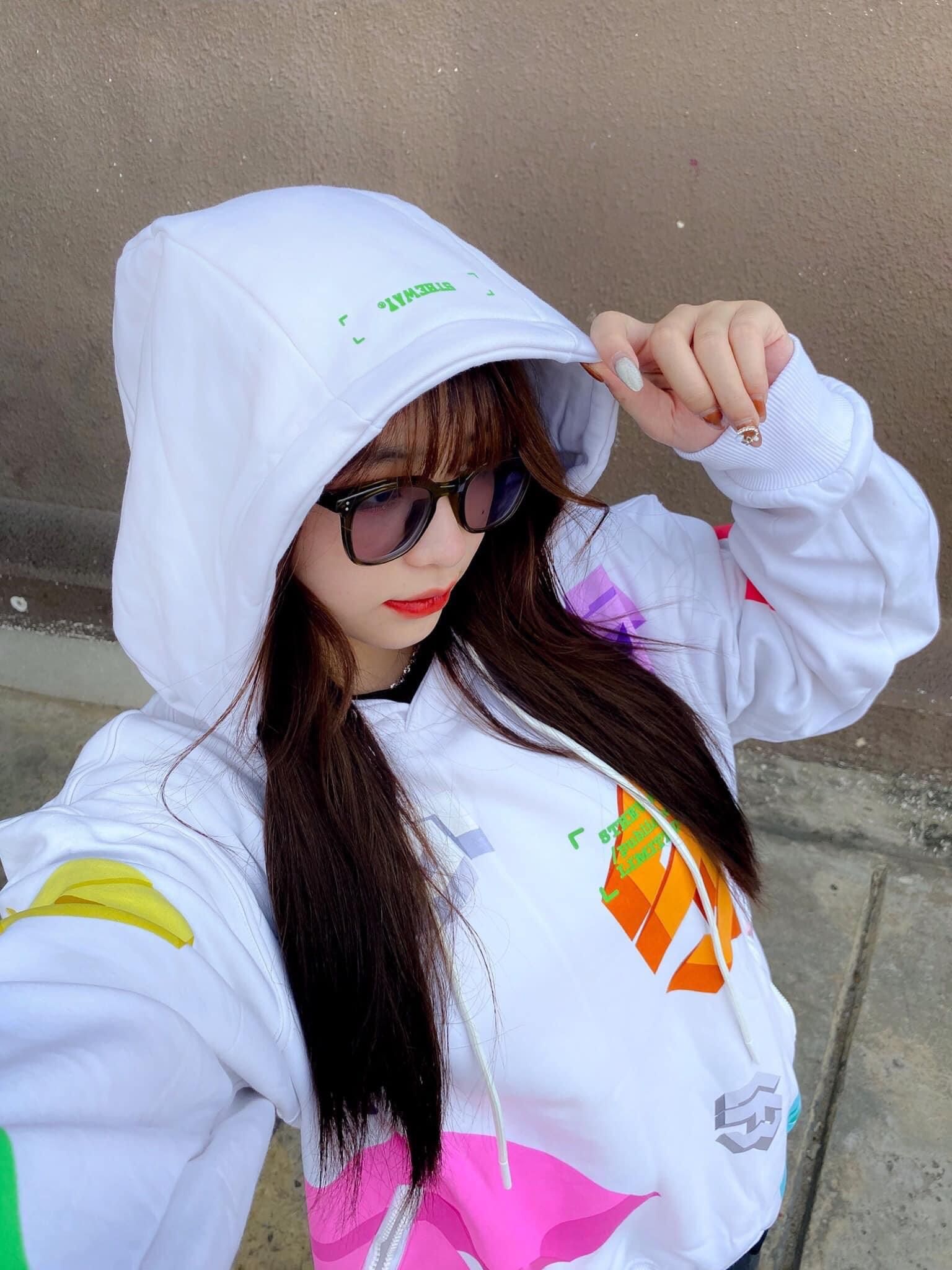 /public icon/ MULTI COLOR BIG LOGO SQUARE HOODIE™