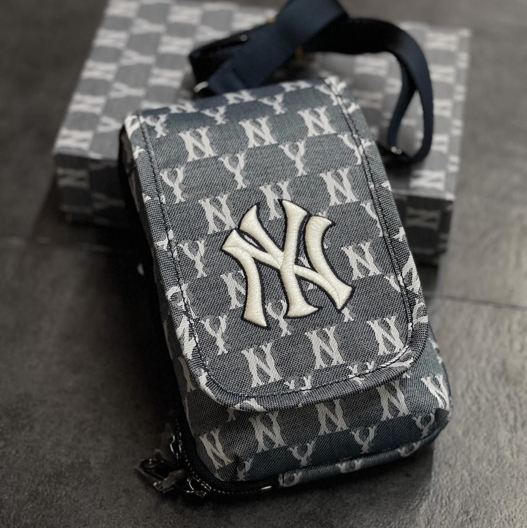 Túi Đeo Chéo MLB Basic Small Logo Fleecie Hoodie Bag New York Yankees   Caos Store