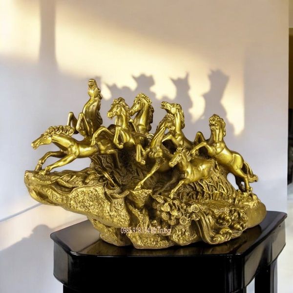 Tượng ngựa phong thủy bằng đồng - Bát mã truy phong