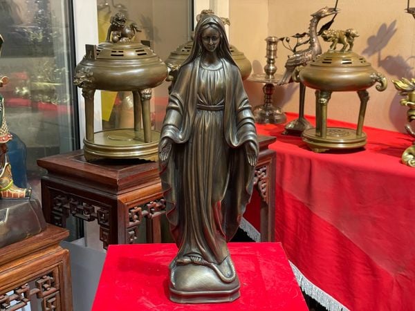 Tượng đức mẹ maria che chở ban ơn bằng đồng