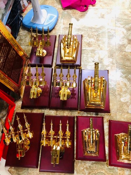 Quà tặng sếp Mô hình tên lửa cao 21 dài 22cm