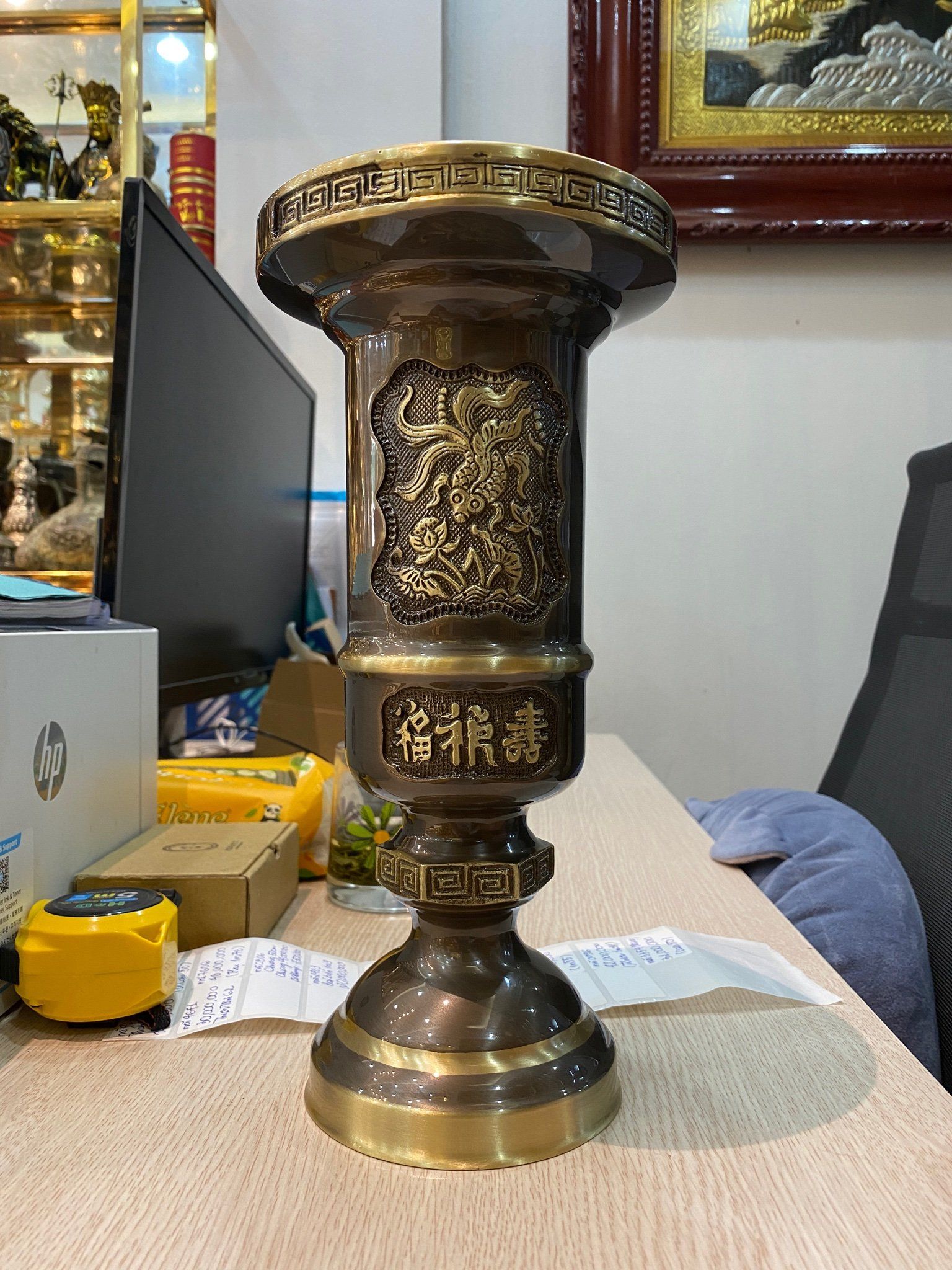 Ống đựng hương bằng đồng hun