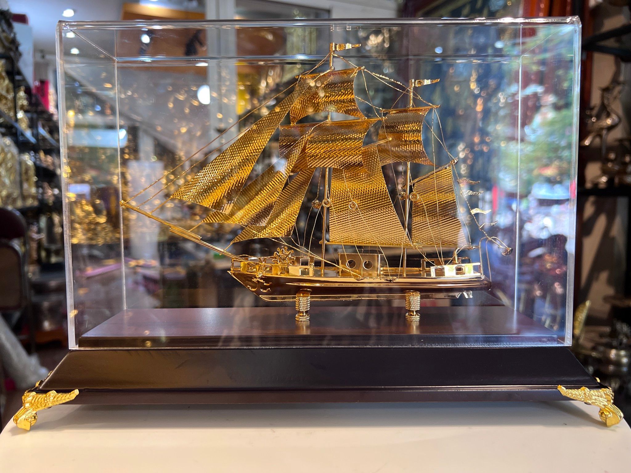 Quà tặng sếp : mô hình thuyền buồm mạ vàng 24k