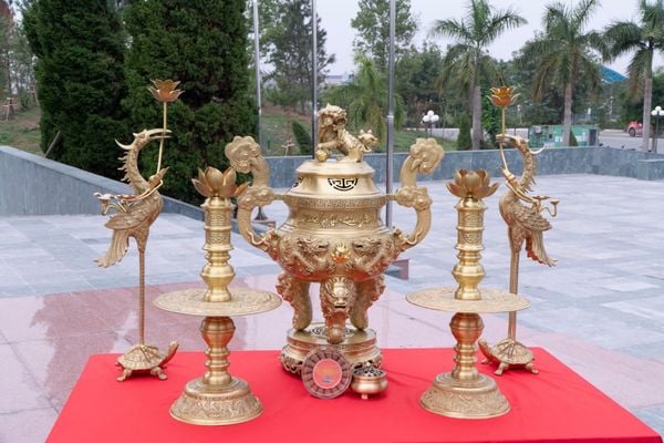 Bộ đỉnh đồng ngũ sự 65cm nặng 36kg