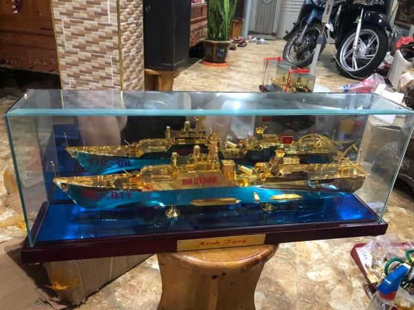 Mô hình tàu hạm đội tàu chiến bằng đồng mạ vàng 24k