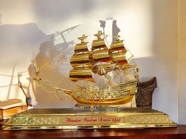 Quà tặng vip - quà tặng sếp -  mô hình thuyền buồm mạ vàng 24k