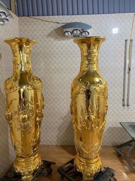 Đôi lộc bình bằng đồng đỏ dát vàng nano 1m2 nặng 150kg