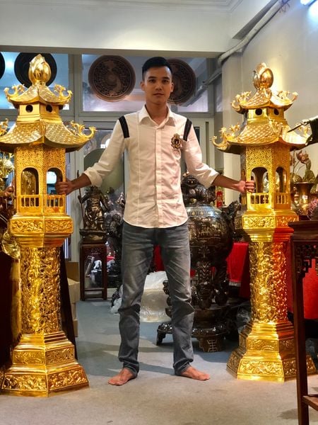 Đèn thờ bằng đồng 1m73 nặng 2,5 tạ đồng đỏ dát vàng 24k