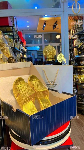 Dép tổ ong dát vàng