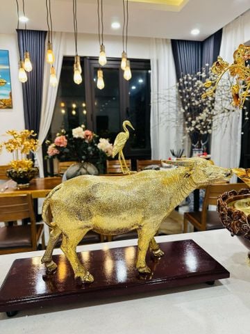 Tượng Trâu bằng đồng dát vàng 24k