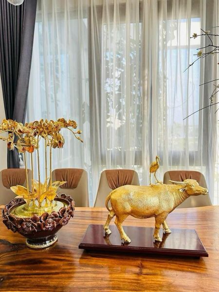 Tượng Trâu bằng đồng dát vàng 24k