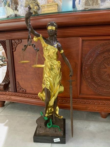Tượng nữ thần công lý cao 73cm đế 20cm nặng 11,5kg