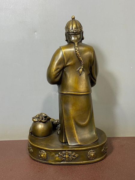 Tượng Quản gia cao 30 nặng 2,5 kg